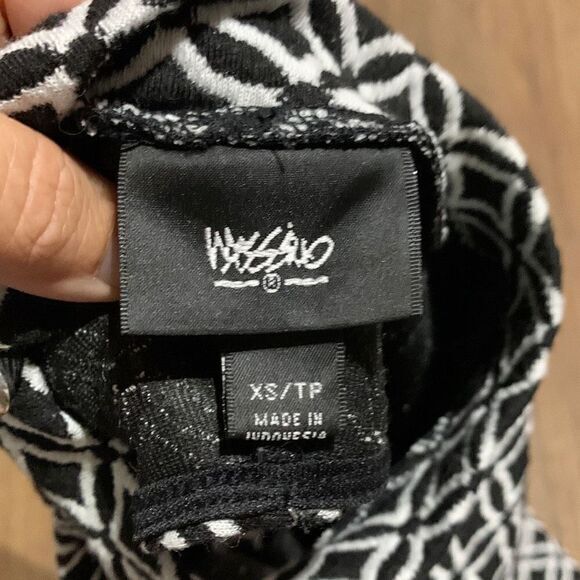 Mossimo black white diamond print crop top keyhole back sleeveless shirt - Picture 8 of 8